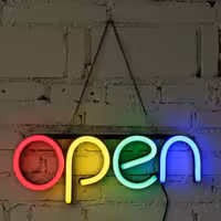 تابلو نئونopenبرای ورودی فروشگاه ها موجود در رنگ بندی های مختلف عرضه به همراه آدابتور