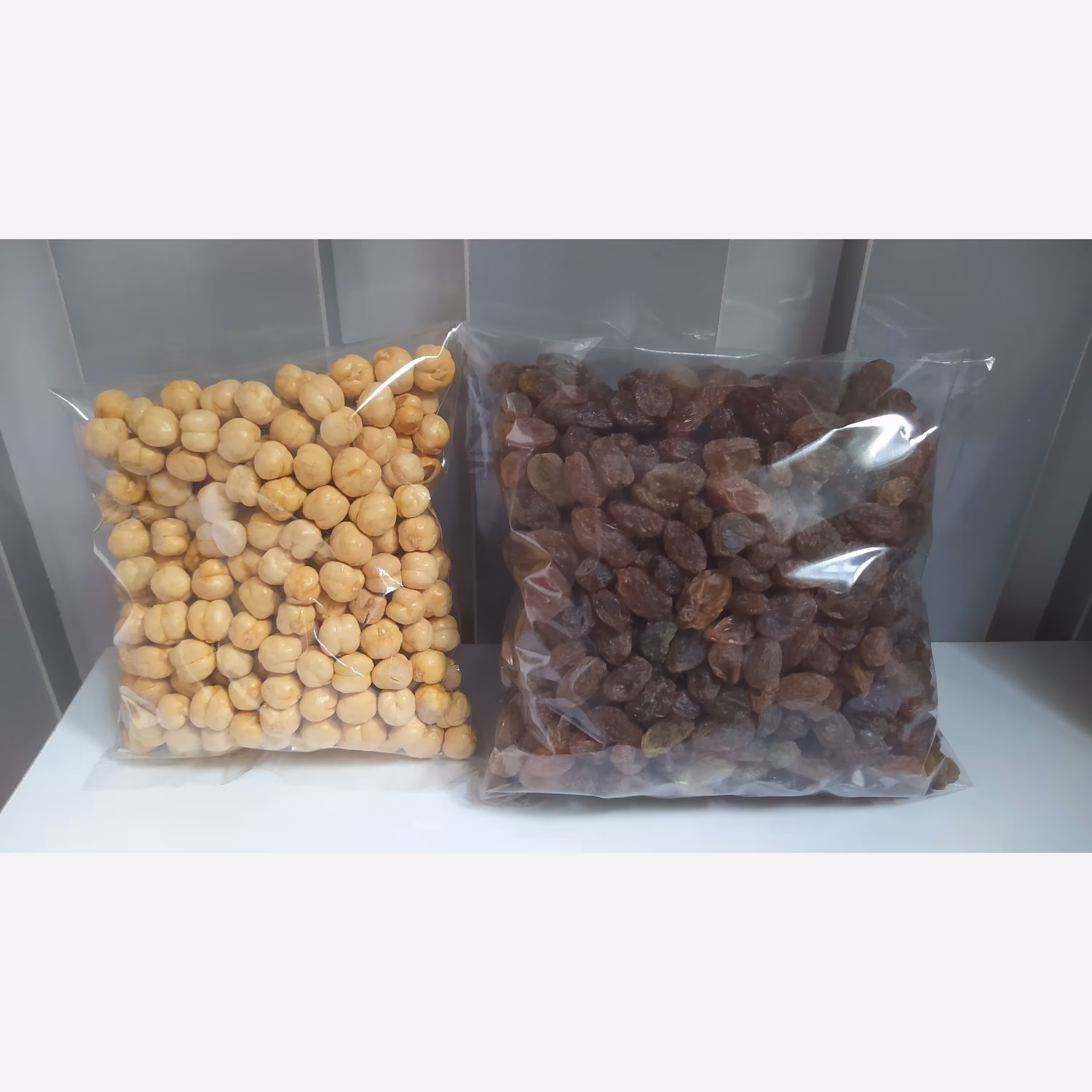 پک عالی 300 گرم کشمش عجب شیر و 100 گرم نخودچی ممقان