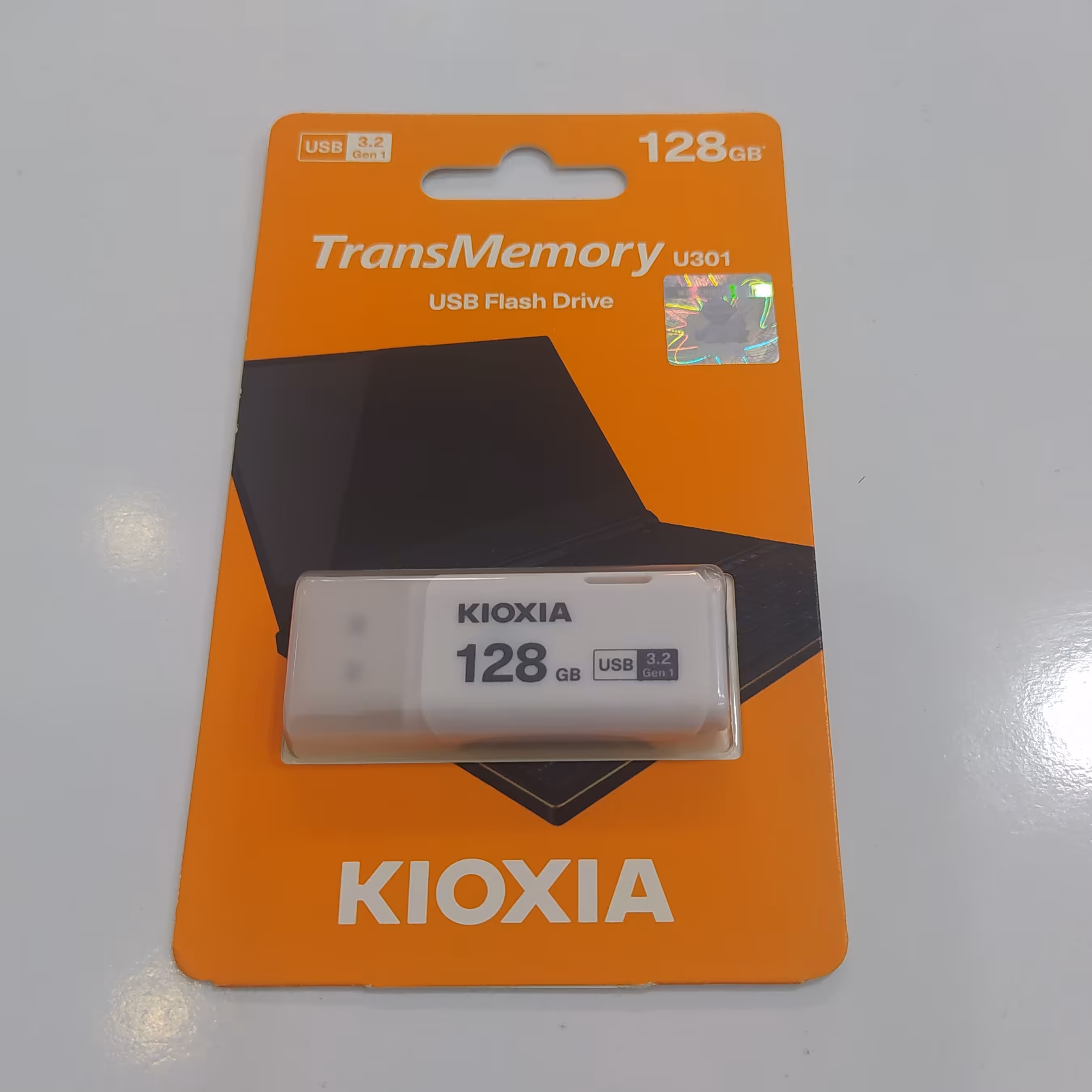 فلش  مموری کیوکسیا مدل U301 ظرفیت 128 گیگابایت ساخت ژاپن