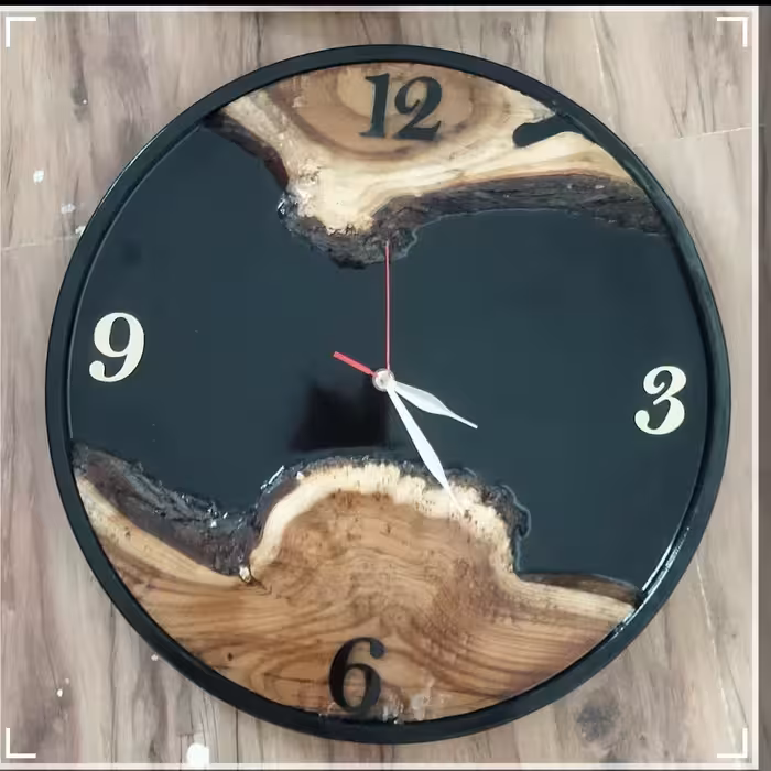 ساعت دیواری رزین و چوب و فلز