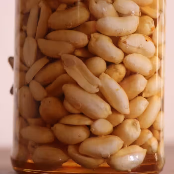 عسل مغز بادام زمینی 