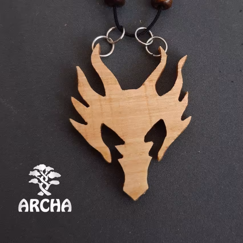 گردن آویز چوبی دست ساز کد 60 طرح اژدها یا دراگون چینی