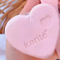 صابون اسکراب قلبی بیکینی  . 75 گرمی ضد قارچ . ضد باکتری ، لایه بردار ملایم  روشن کننده ، رفع جوش های ریز 