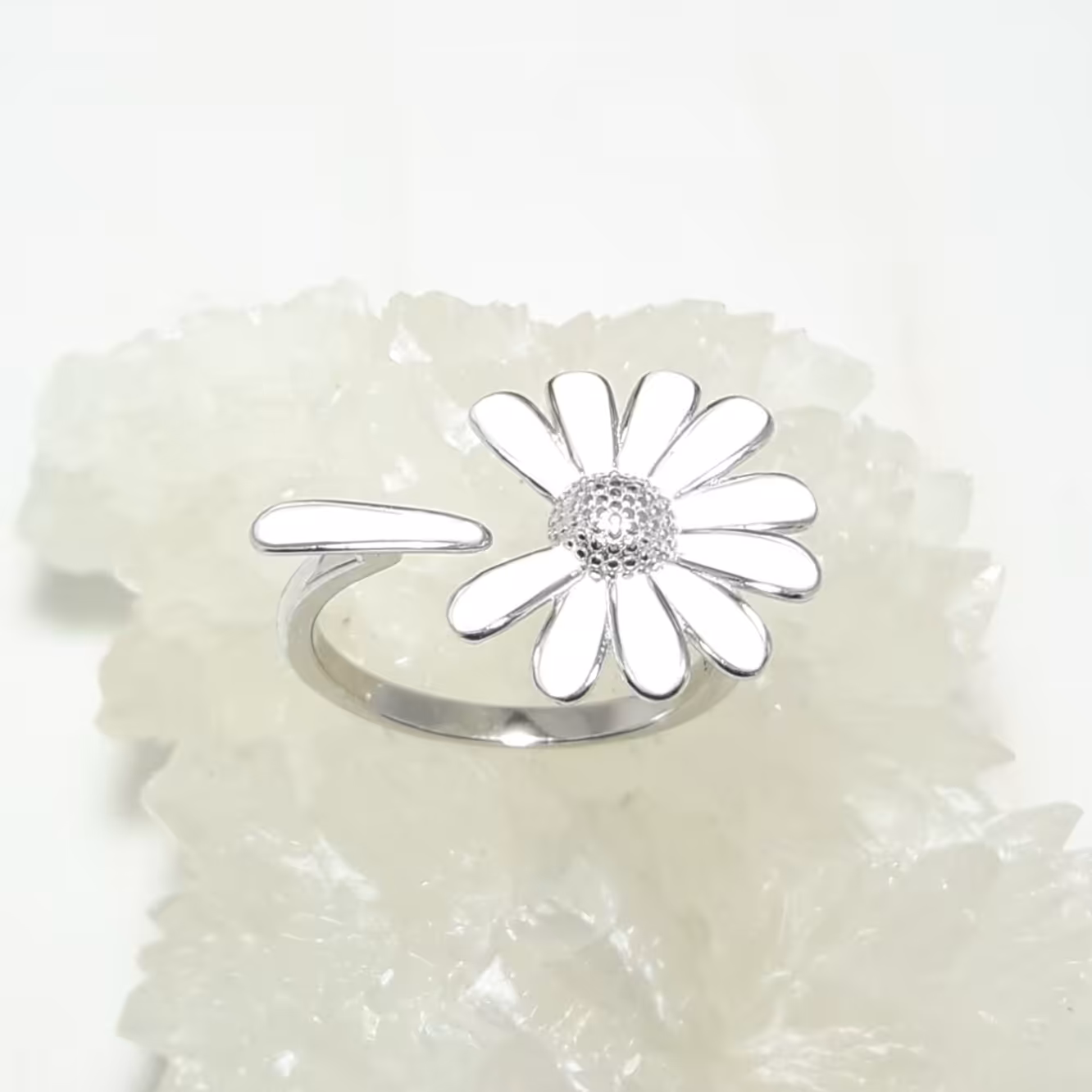 انگشتر نقره با روکش طلا سفید طرح فلاور  کد 62