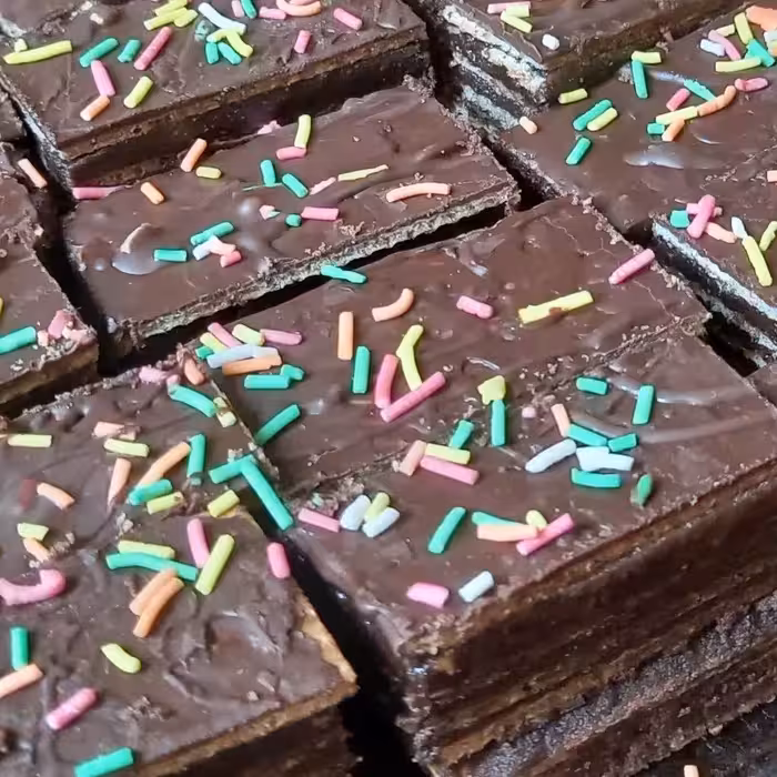 میکادو ی کاکائویی شکلاتی ازمواد اولیه مرغوب  ارگانیک تهیه شده است