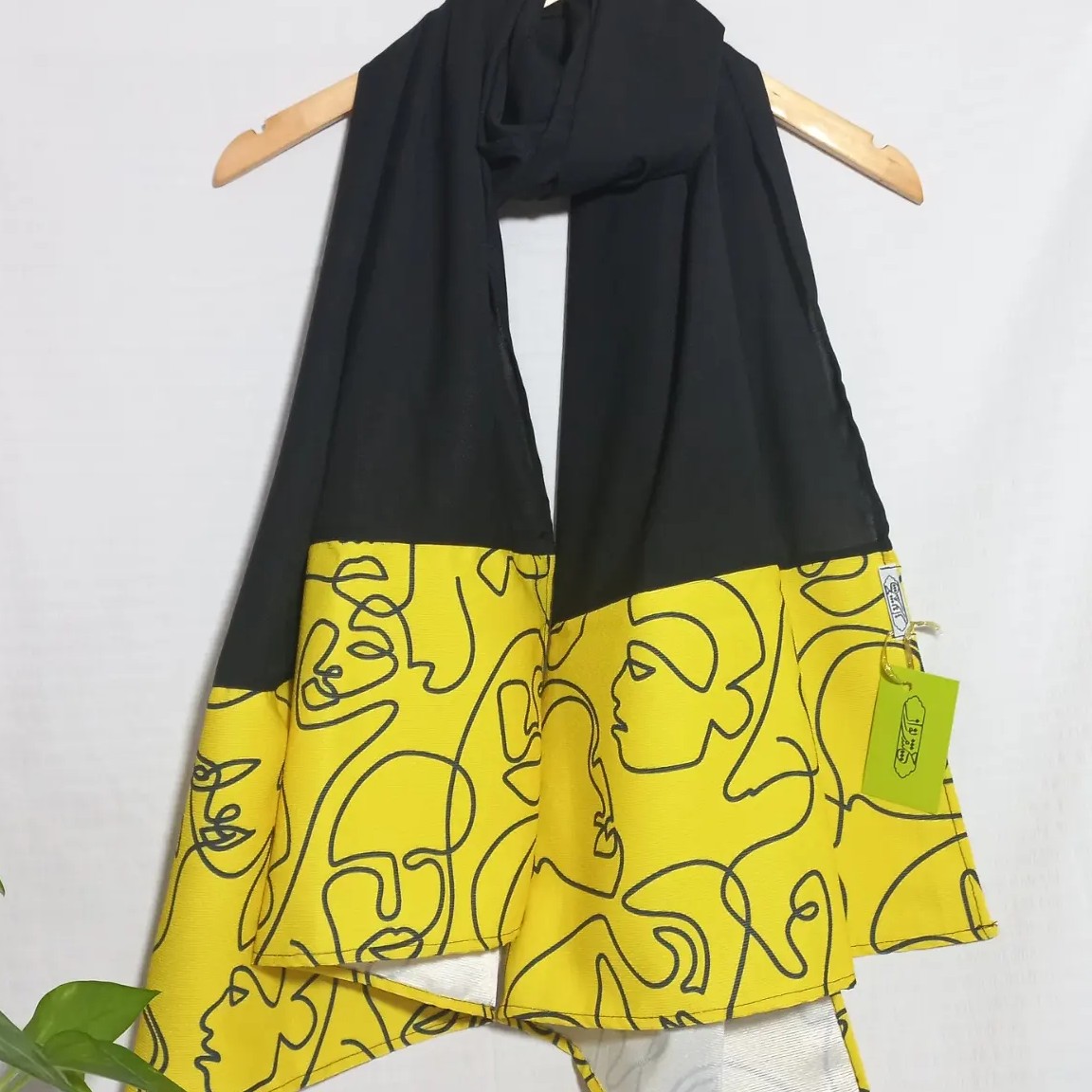 شال مشکی طرح چهره