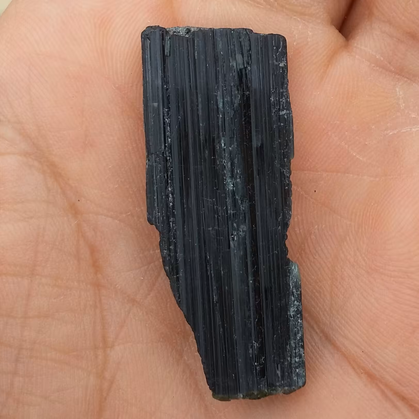 سنگ راف تورمالین شرول وارداتی ارزشمند شاهکار خلقت 100درصد طبیعی
مناسب جهت کلکسیون و ساخت نگین
کد 9497