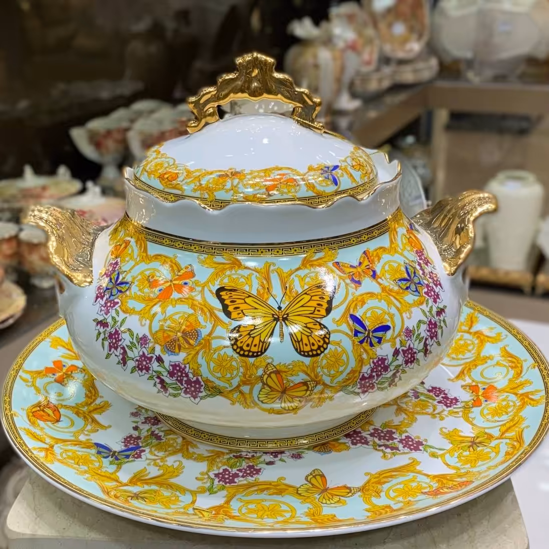 سوپ خوری پروانه (پس کرایه)