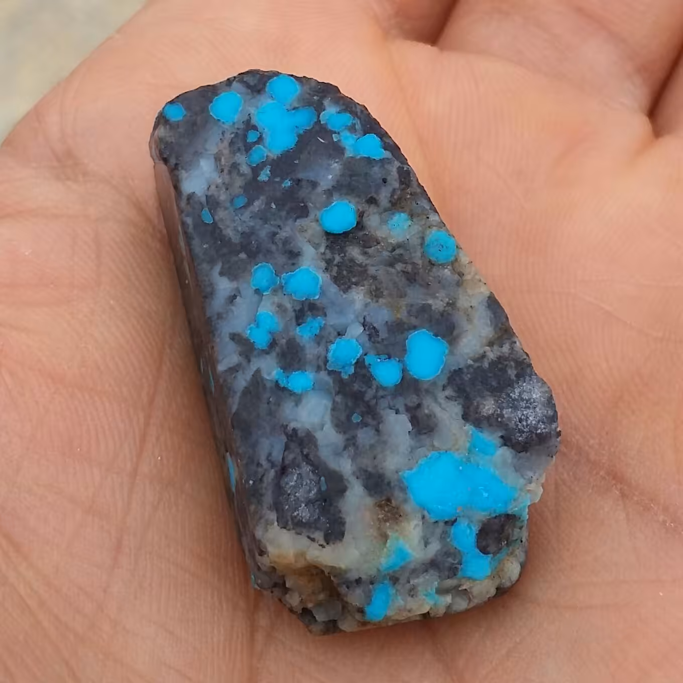 اسلایس سنگ راف فیروزه آبی عنکبوتی اصل نیشابور 100 در 100 طبیعی شاهکار خلقت
مناسب جهت دکور و ساخت نگین
کد 8489