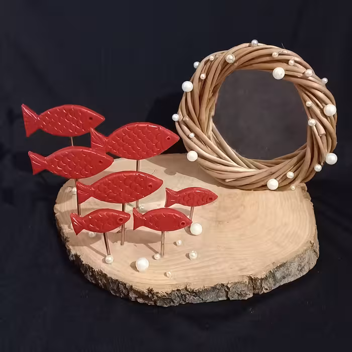 هفت سین فانتزی  اینه تزیین شده .جنس کار چوب و خمیر چینی 