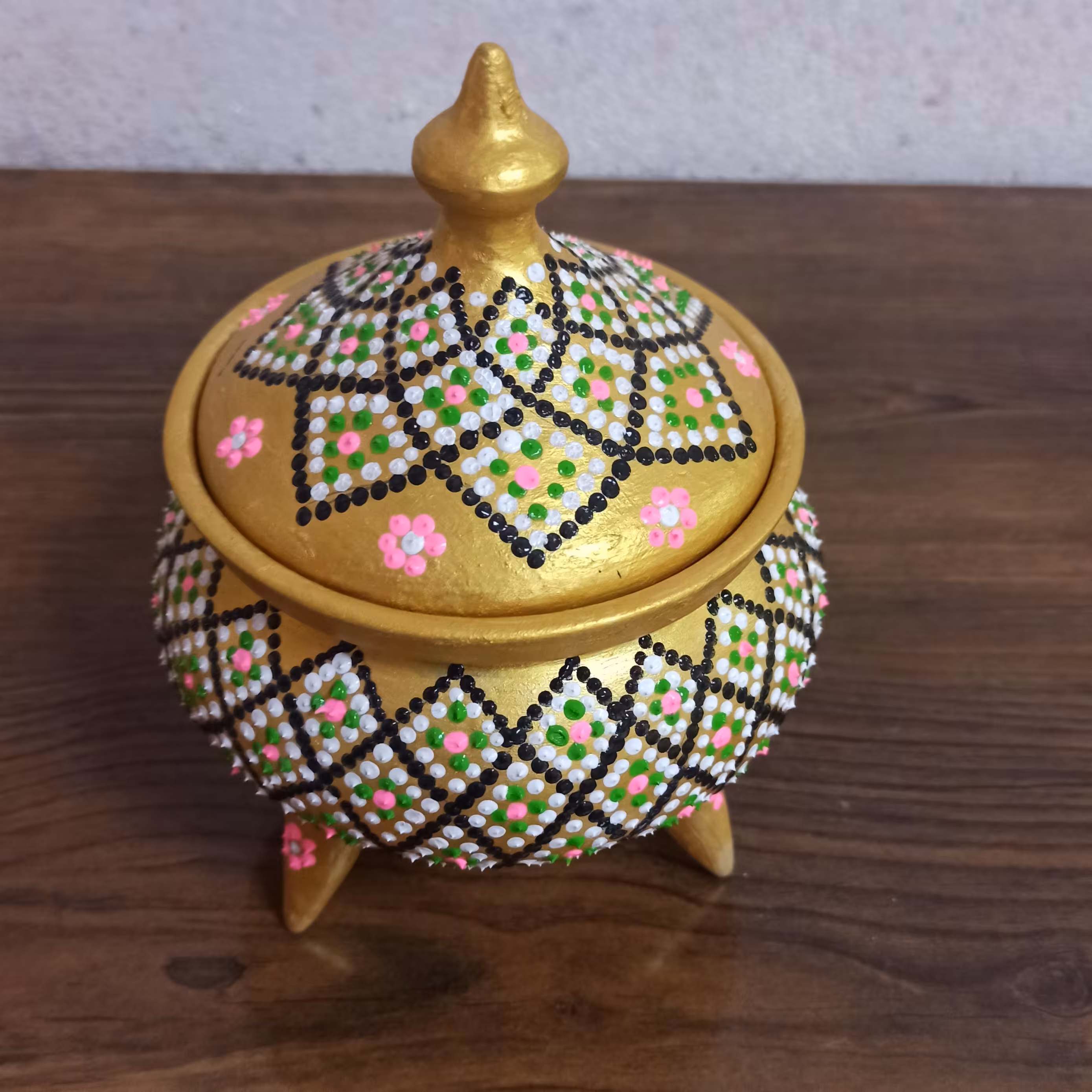 شکلات خوری سه پایه طلایی