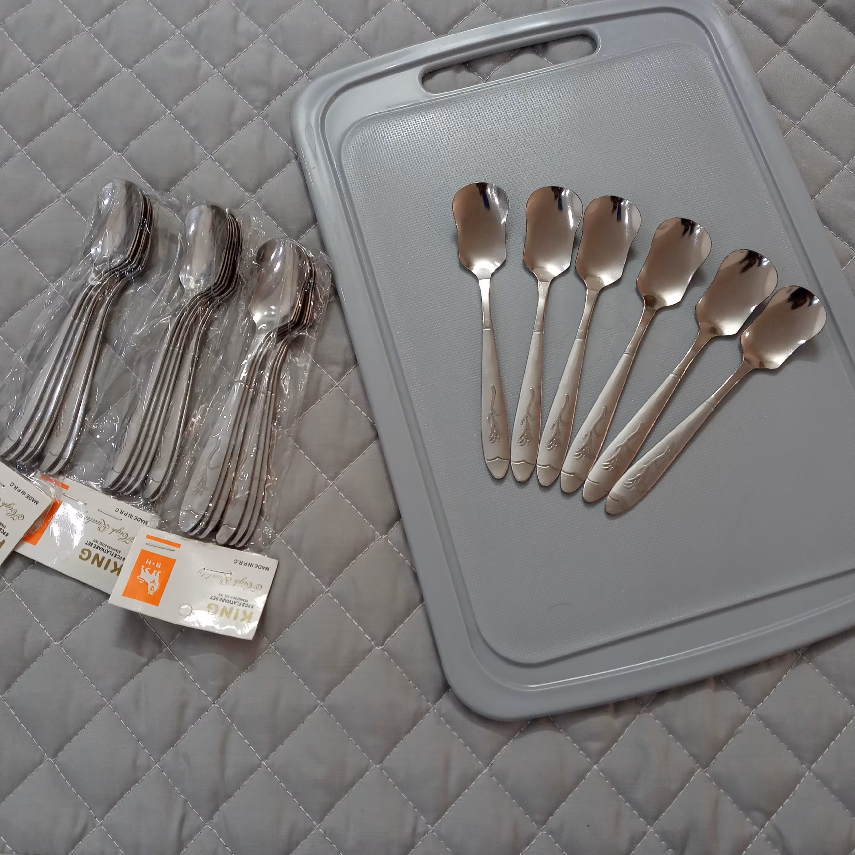 قاشق بستنی خوری طرح گل میخک بسته 6 عددی جنس فولاد زد زنگ عیار 18 