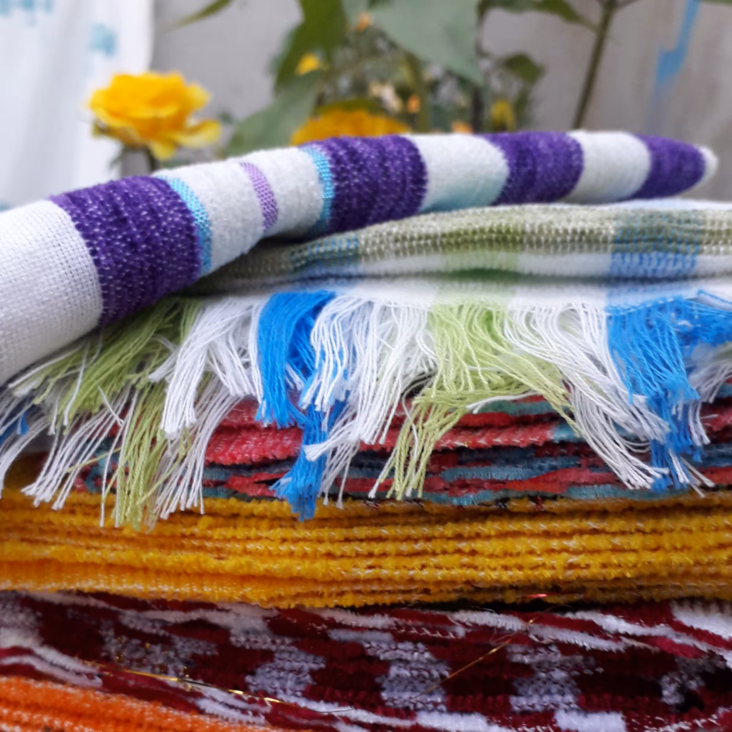 حوله دست وصورت در رنگ های مختلف