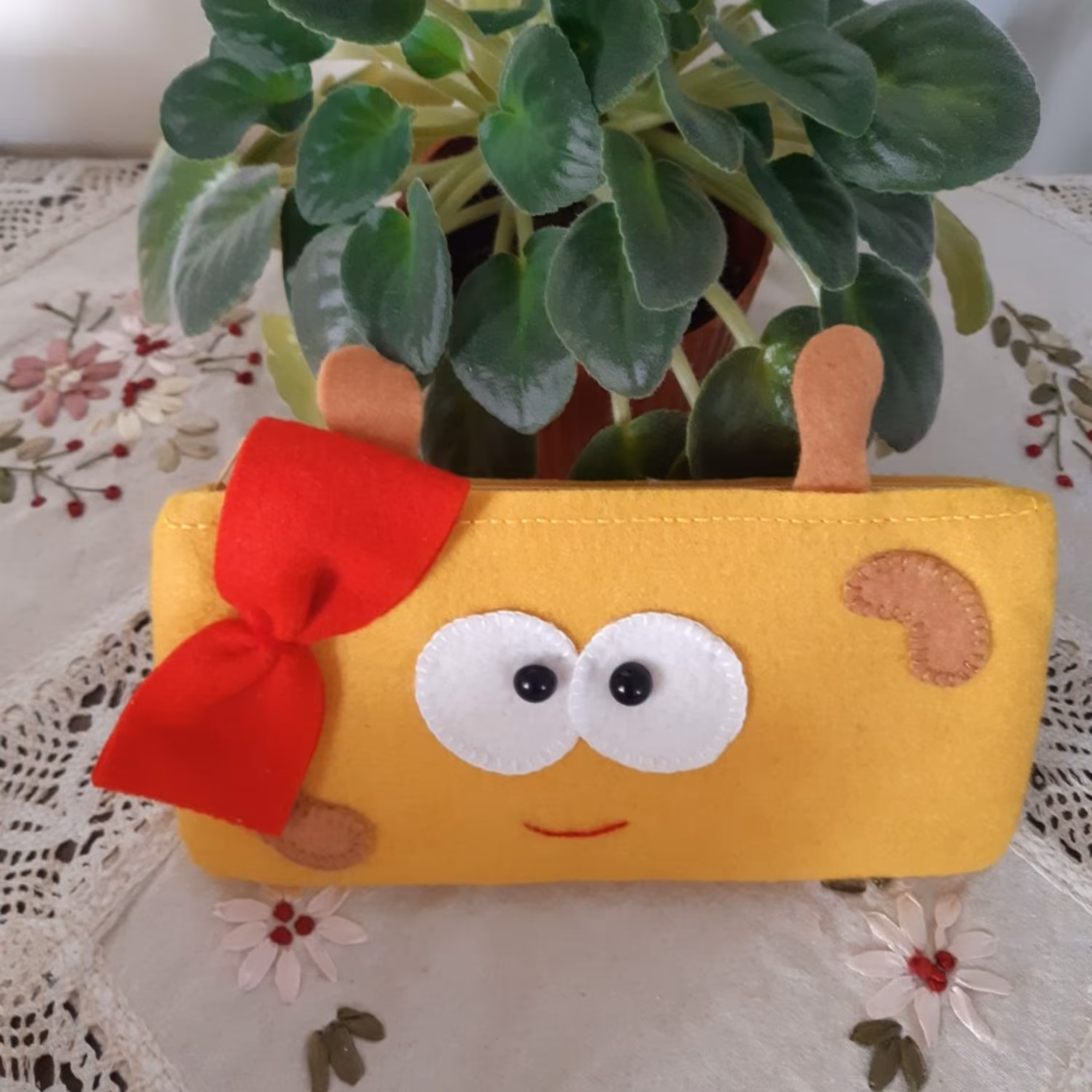 جامدادی نمدی فانتزی مدل زرافه