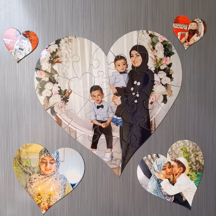 پازل قلبی مگنت رو یخچالی با عکس دلخواه شما سایز 16 در 16 به همراه 4 قلب تکی کوچک