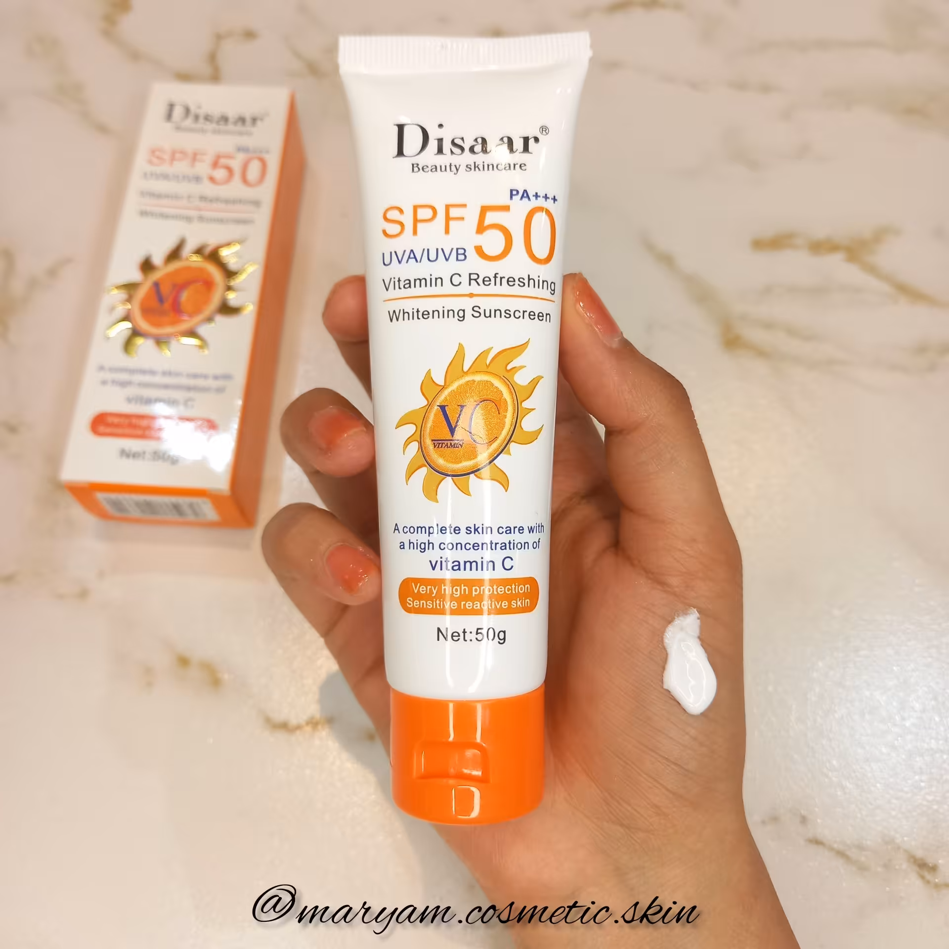 ضدافتاب بی رنگ حاوی ویتامین سی 