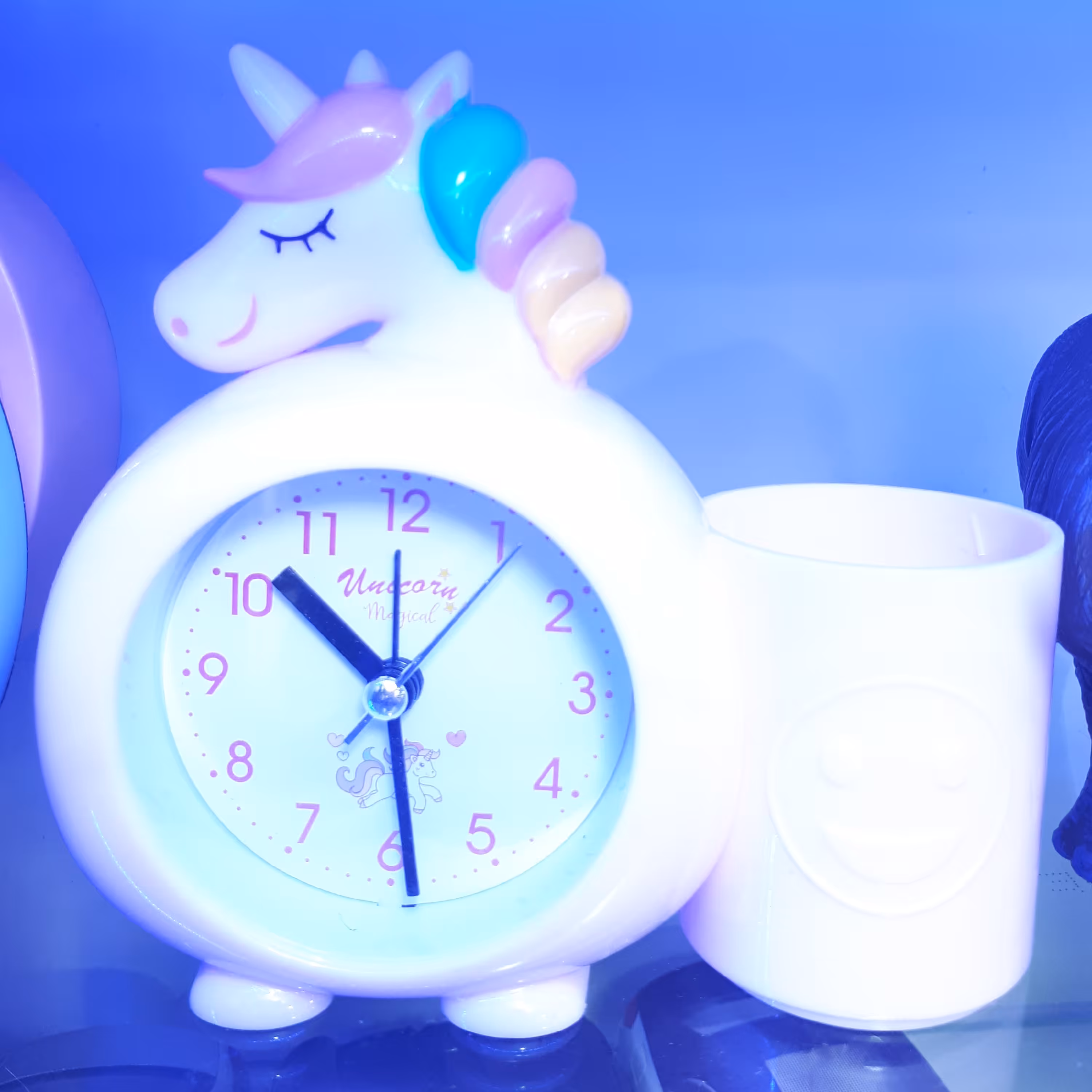 ساعت رومیزی به همراه جامداد، طرح اسب تکشاخ،کیفیت بسیار عالی