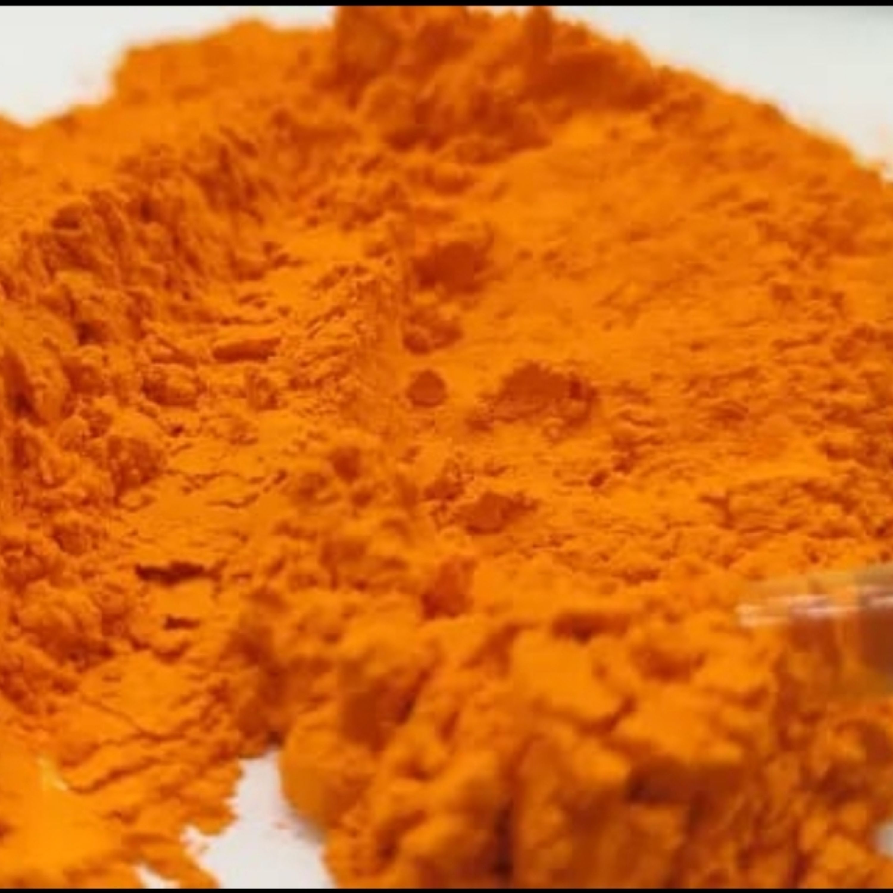 پودر کورکومین 95 درصد خالص خارجی دارای برگ آنالیز بسته 5 گرمی.