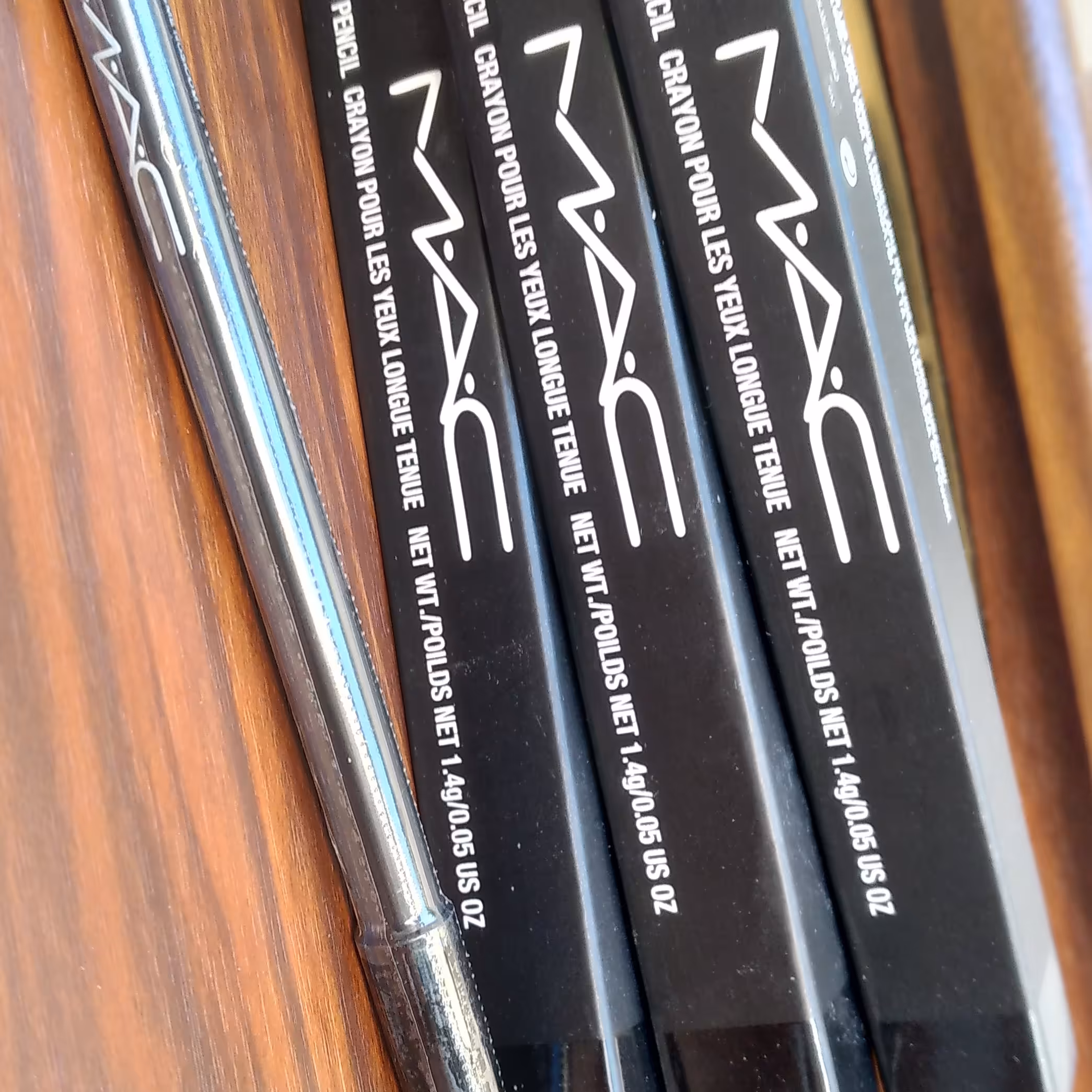 مداد چشم مک