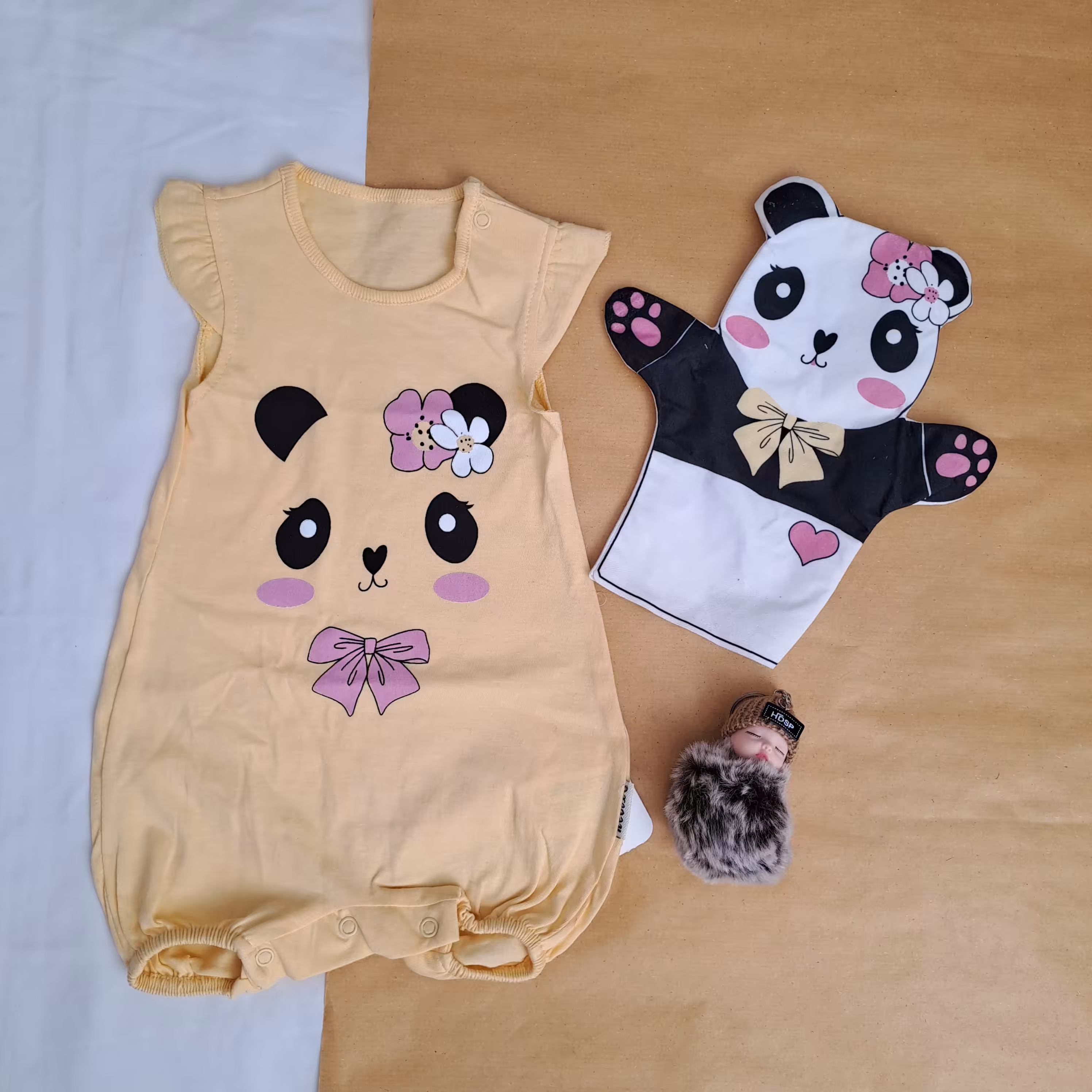 رامپر نوزادی با عروسک دستکشی زرد ترک 