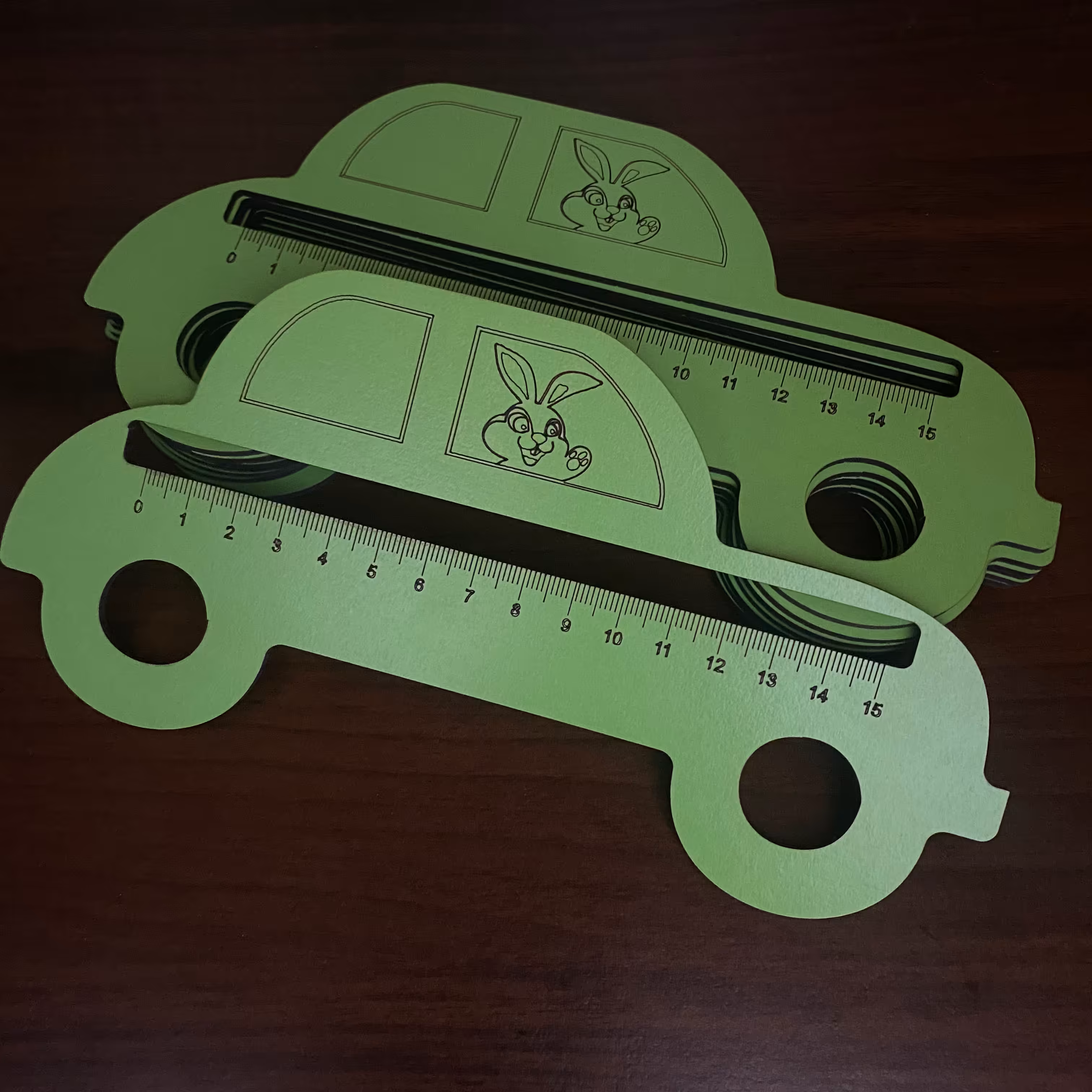 خط کش مدل ماشین جنس ام دی اف  سایز قابل تغییر رنگ به سلیقه شما 