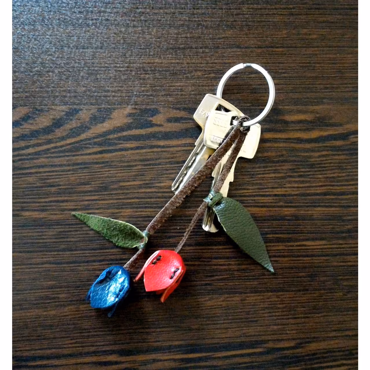 جاکلیدی چرمی طرح لاله