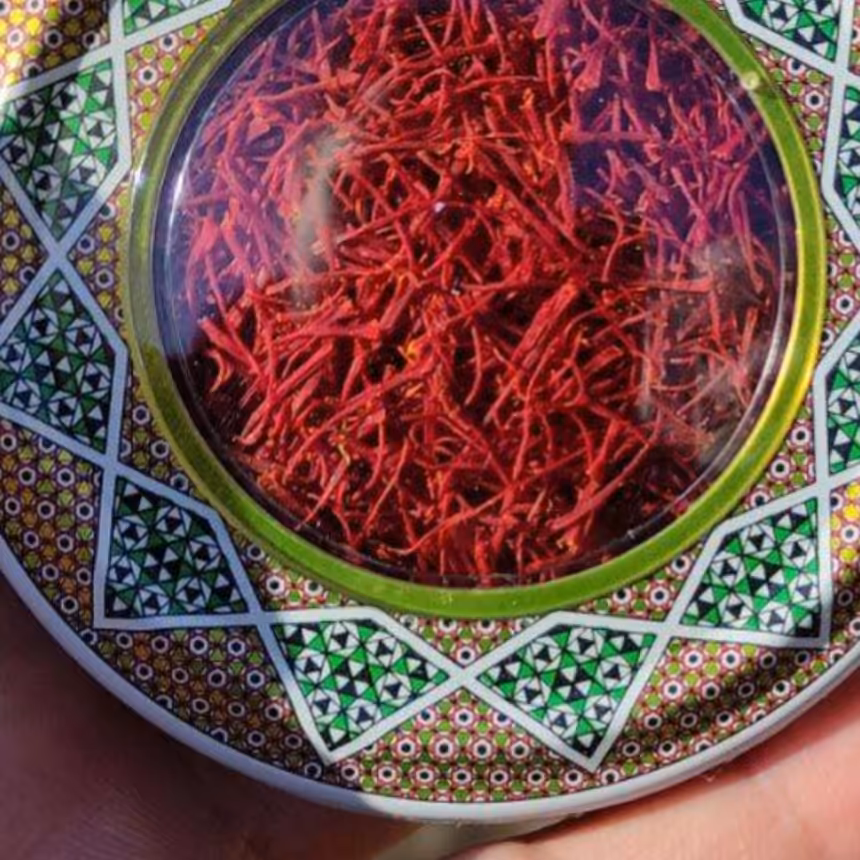 زعفران نگین سنتی.                                                                   ( یک مثقالی)