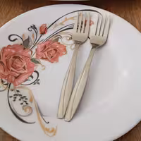 چنگال میوه خوری طرح ماینز بسته 6 عددی جنس فولاد زد زنگ ضخامت 2 میل 