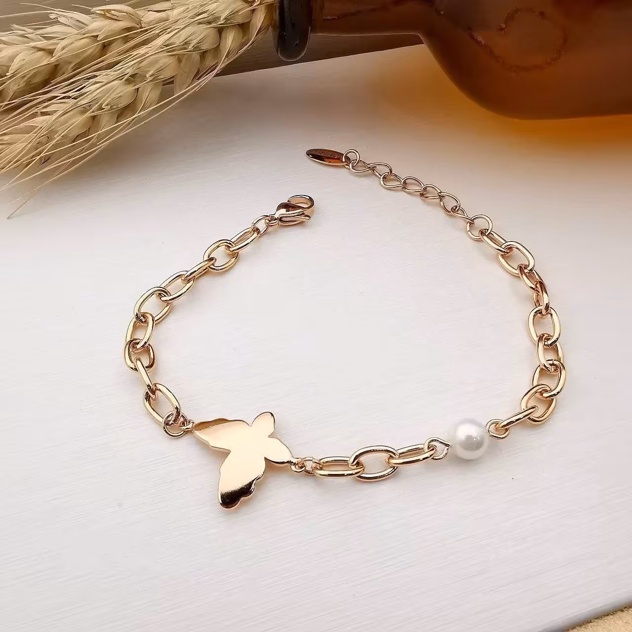 دستبند زنانه ژوپینگ اصل با آبکاری طلای 18 عیار صنعتی طرح طلا پلاک پروانه کد M327