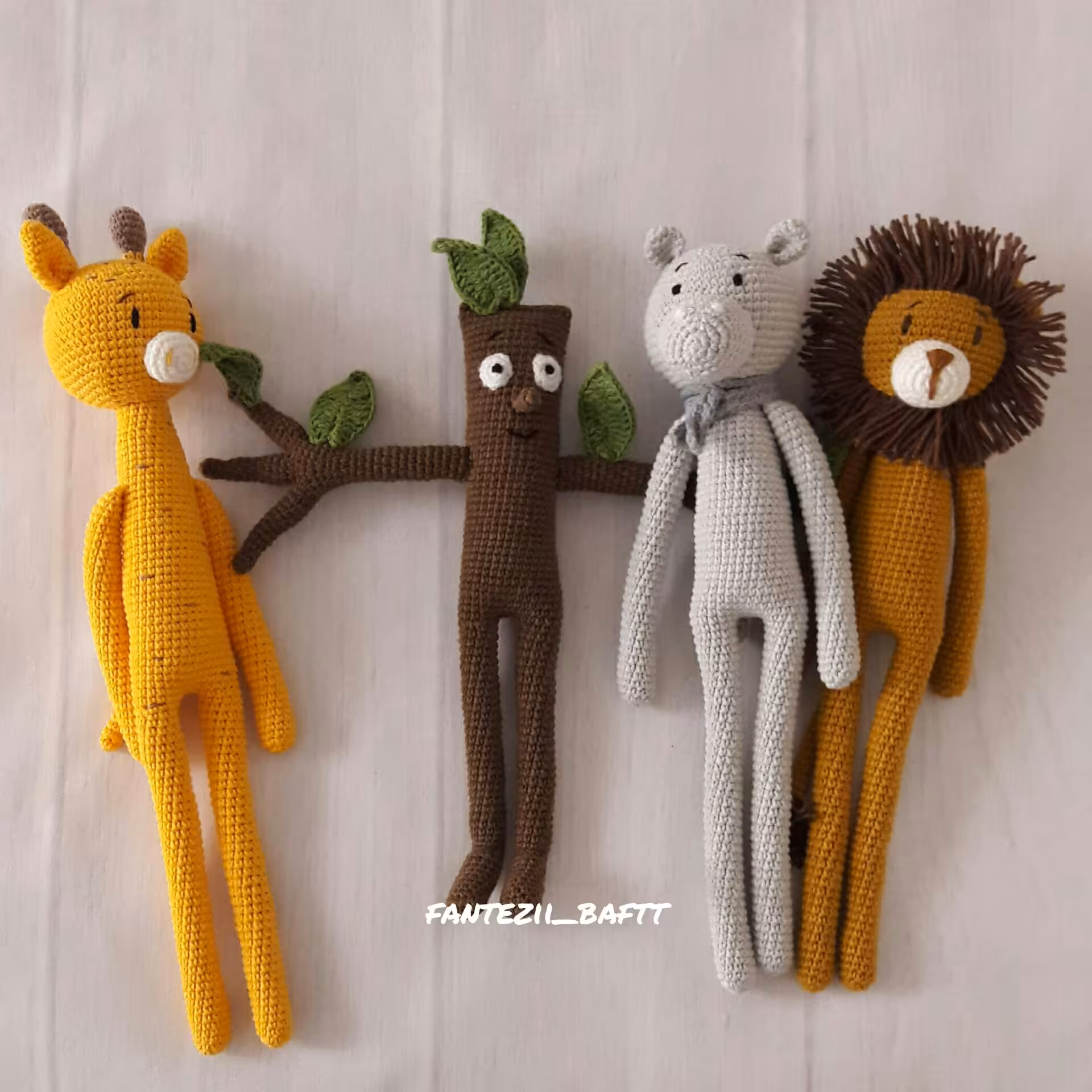 عروسک بافتنی حیوانات کاملا دستبافت پرشده با الیاف ضد حساسیت قد حدود چهل سانت 