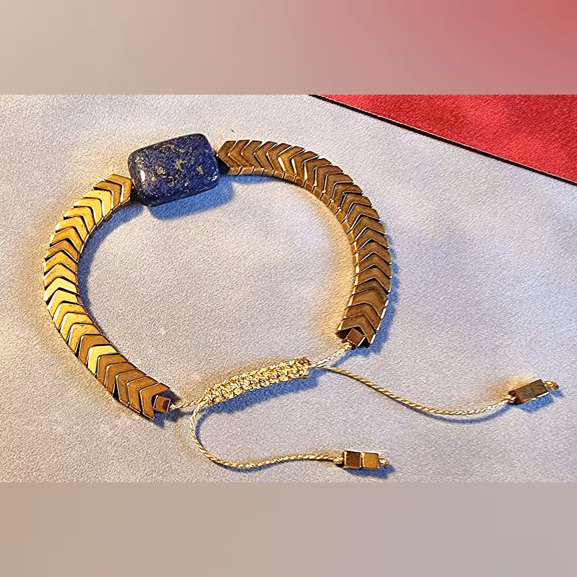 دستبند لاجورد و حدید آبکاری طلایی اسپرت 