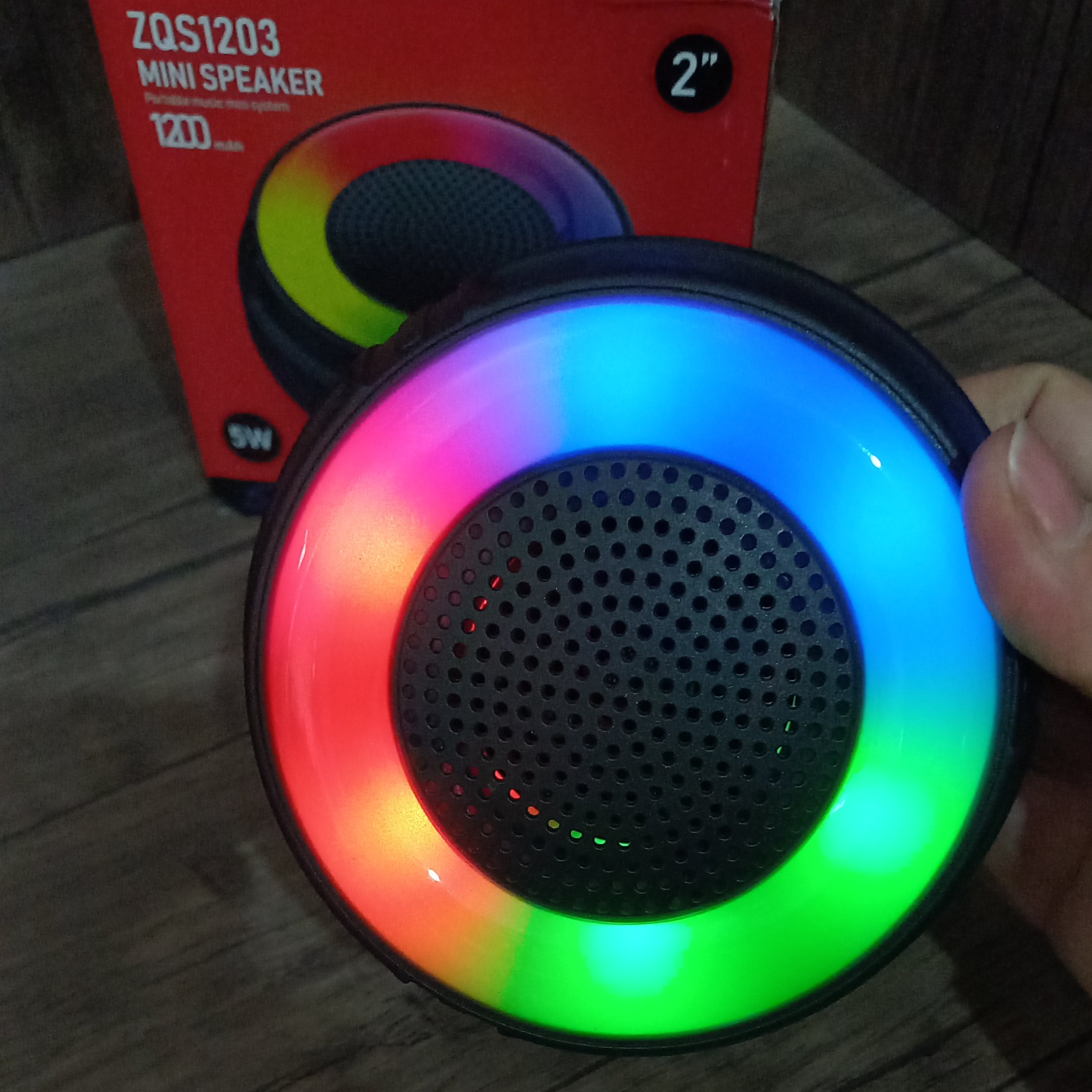 اسپیکر بلوتوثی قابل حمل ZQs1203 رنگ مشکی دارای رقص نور