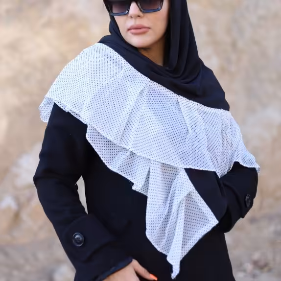روسری مشکی حاشیه دار