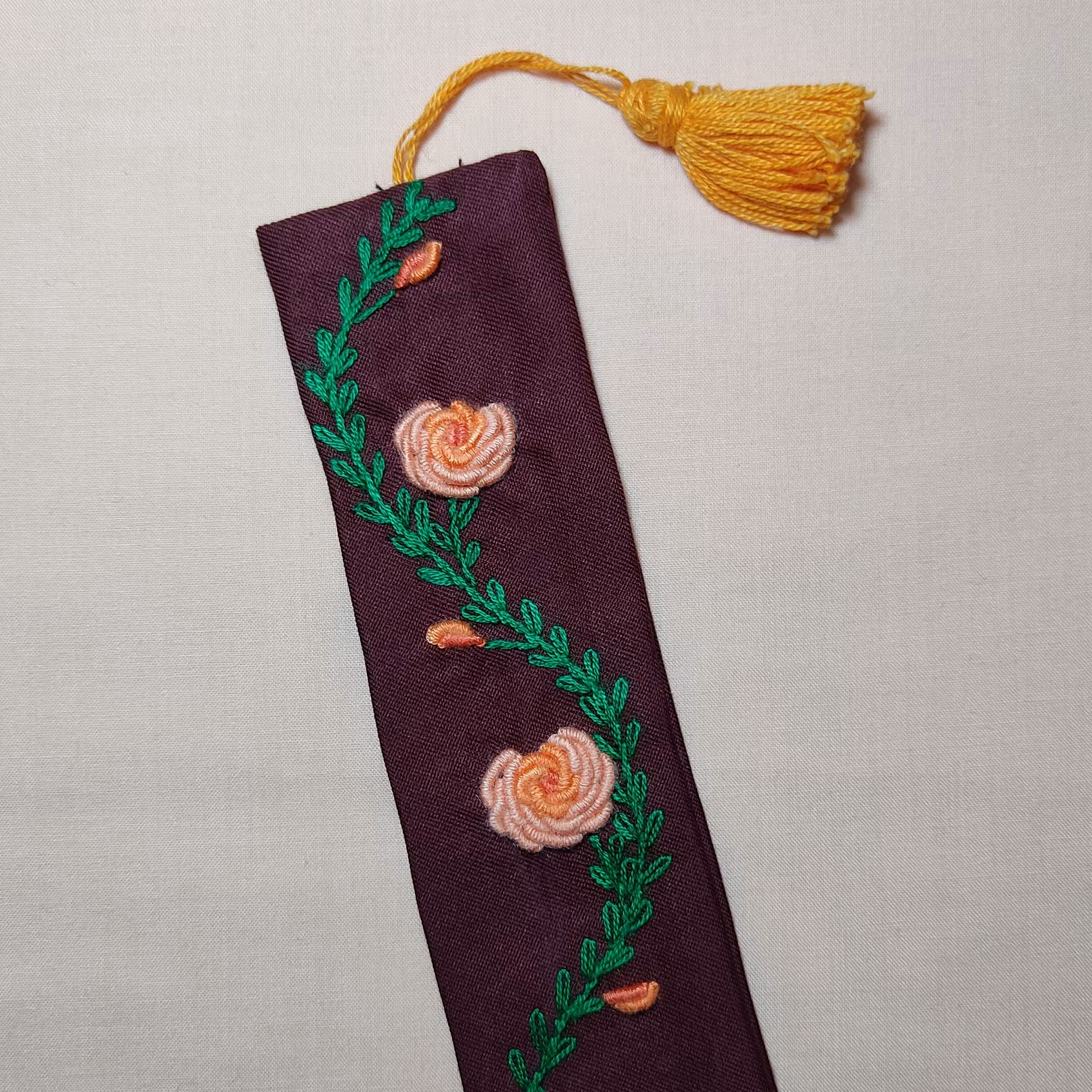 بوک مارک پارچه ای گلدوزی شده 