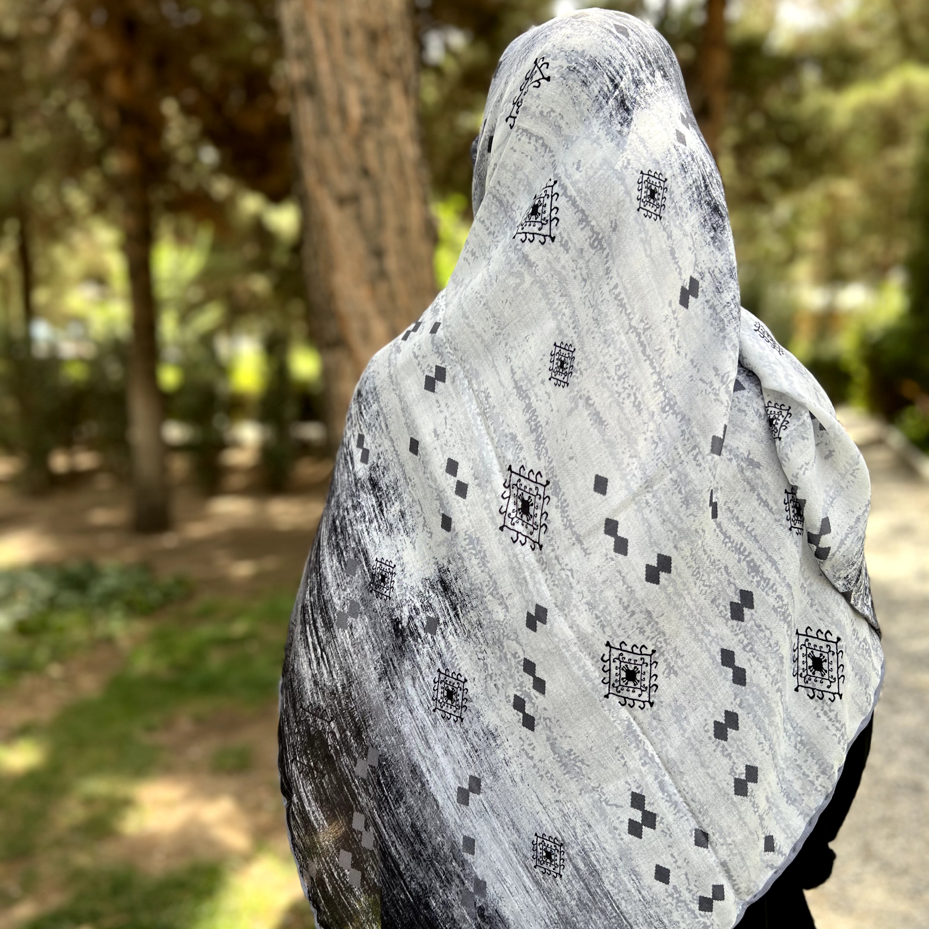 روسری سفید مشکی بهاره جنس عالی