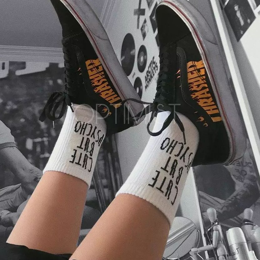 جوراب ساقدار اسپرت طرح cute but psycho کش انگلیسی سفید فری سایز