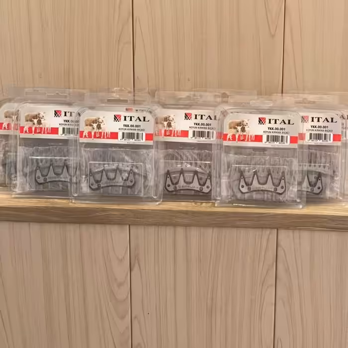 تیغه و شانه یدکی پشمچین در بسته بندی سازگار با انواع پشمچین