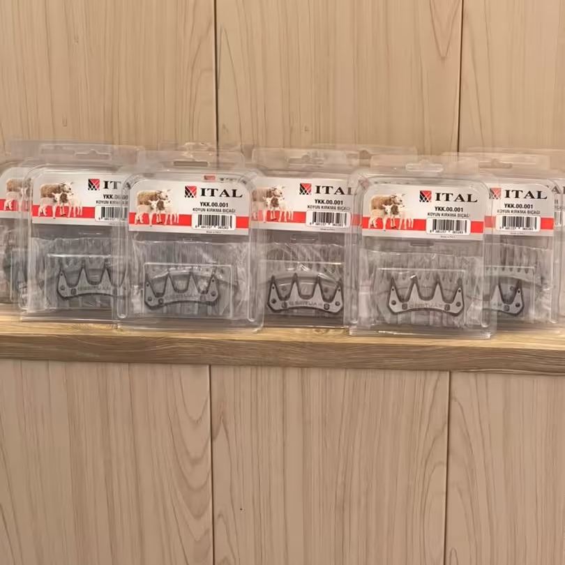 تیغه و شانه یدکی پشمچین در بسته بندی سازگار با انواع پشمچین