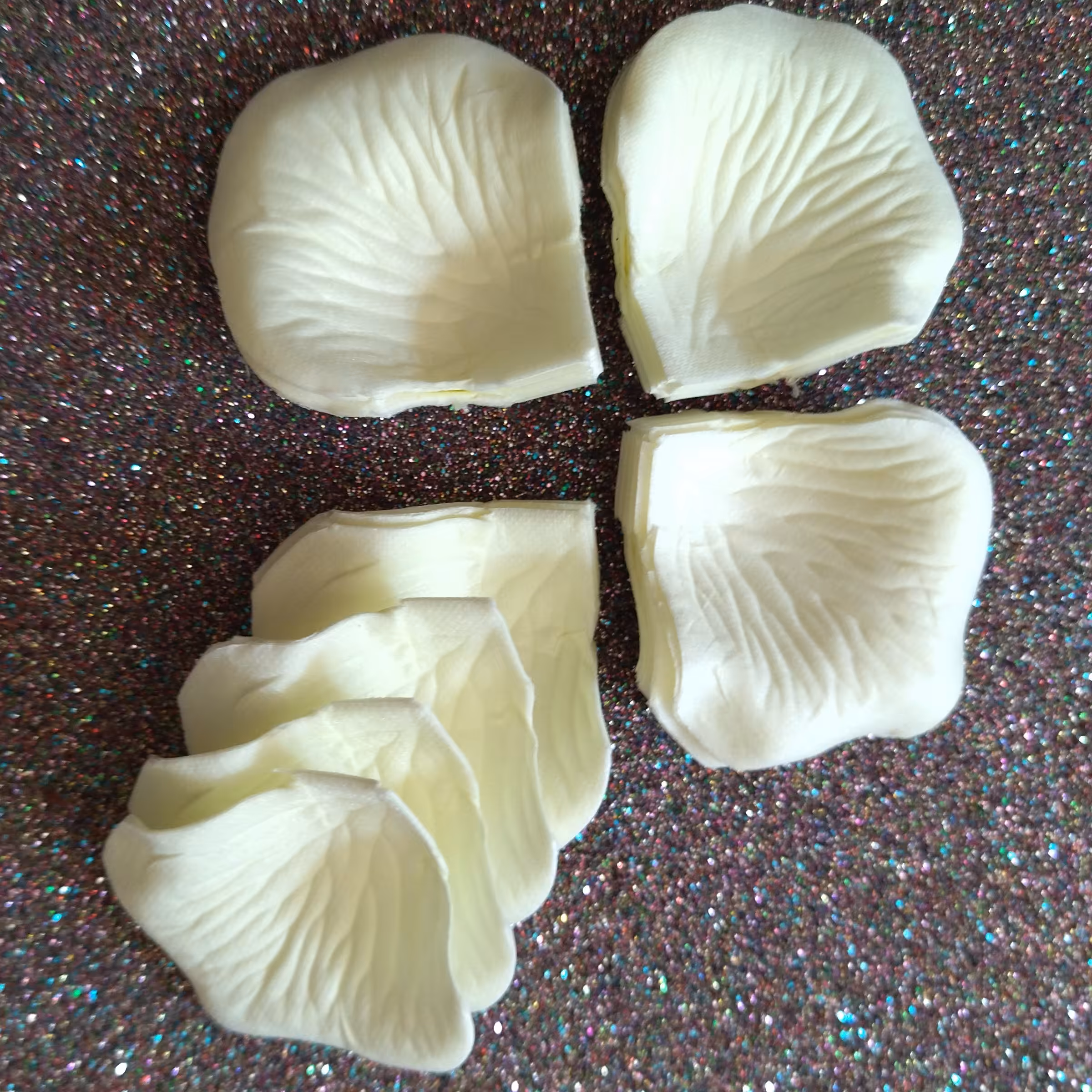 گلبرگ رنگ شیری 144عددی