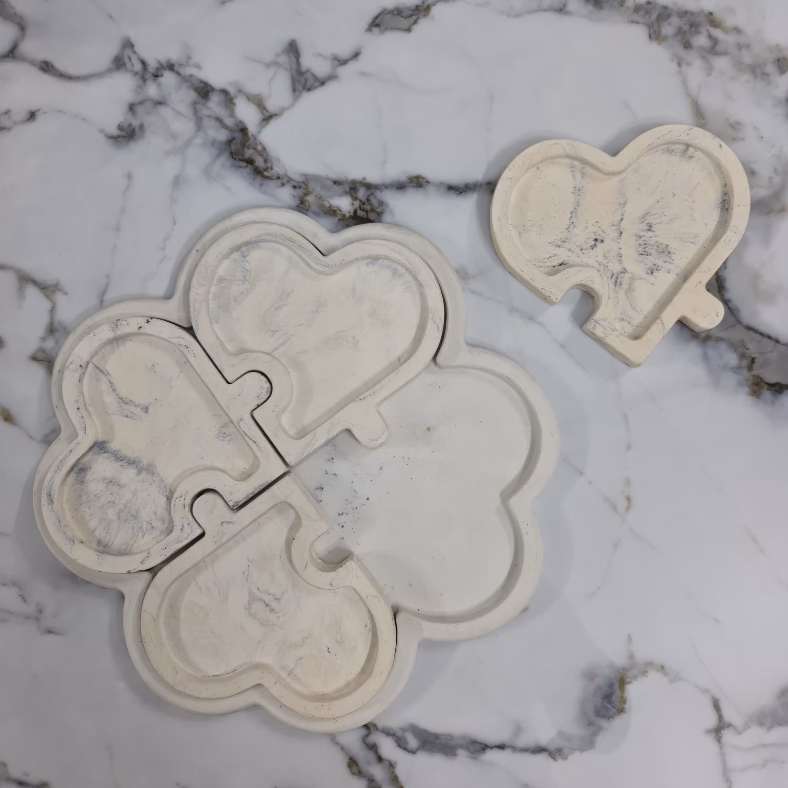 ظرف پذیرایی اردو خوری طرح  قلبی مدل پازل  در بسته چهار عددی همراه با سینی   