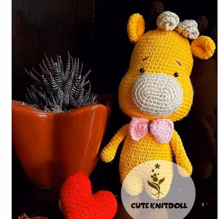 عروسک بافتنی زرافه ی گردن کوتاه با ارتفاع 19 سانت