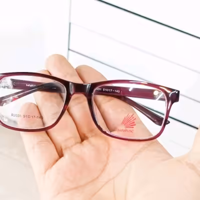 عینک طبی با قابلیت تعویض عدسی های جدید نمره دار