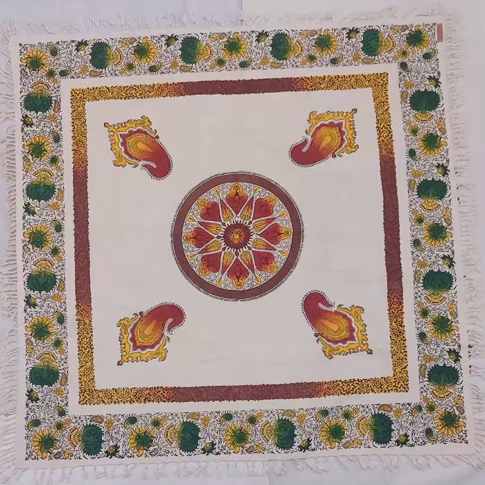 رومیزی و سفره هفت سین قلمکاری شده با رنگهای مخصوص قلمکاری تثبیت رنگ شده 