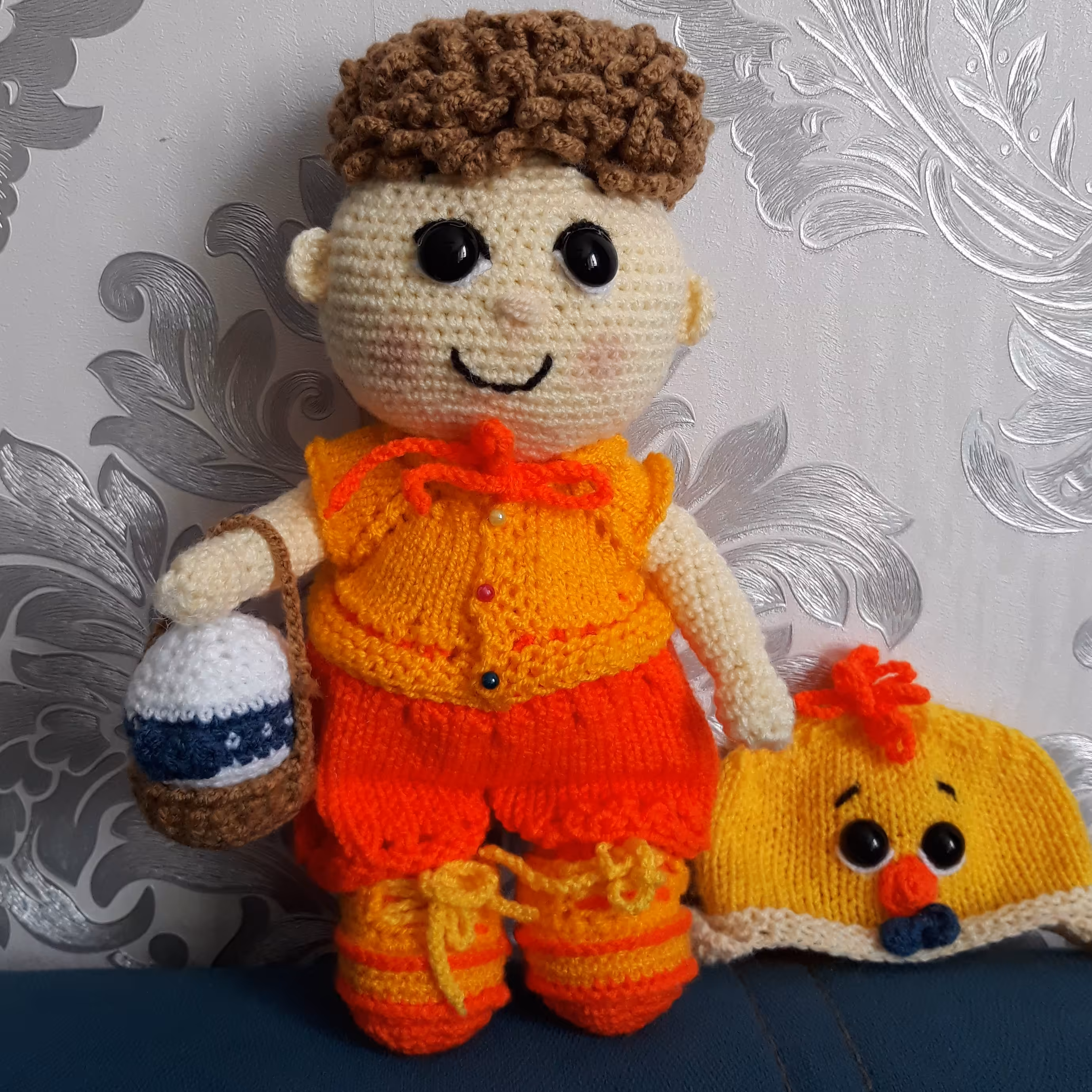 عروسک قلاب بافی پسر کلاه جوجه ای