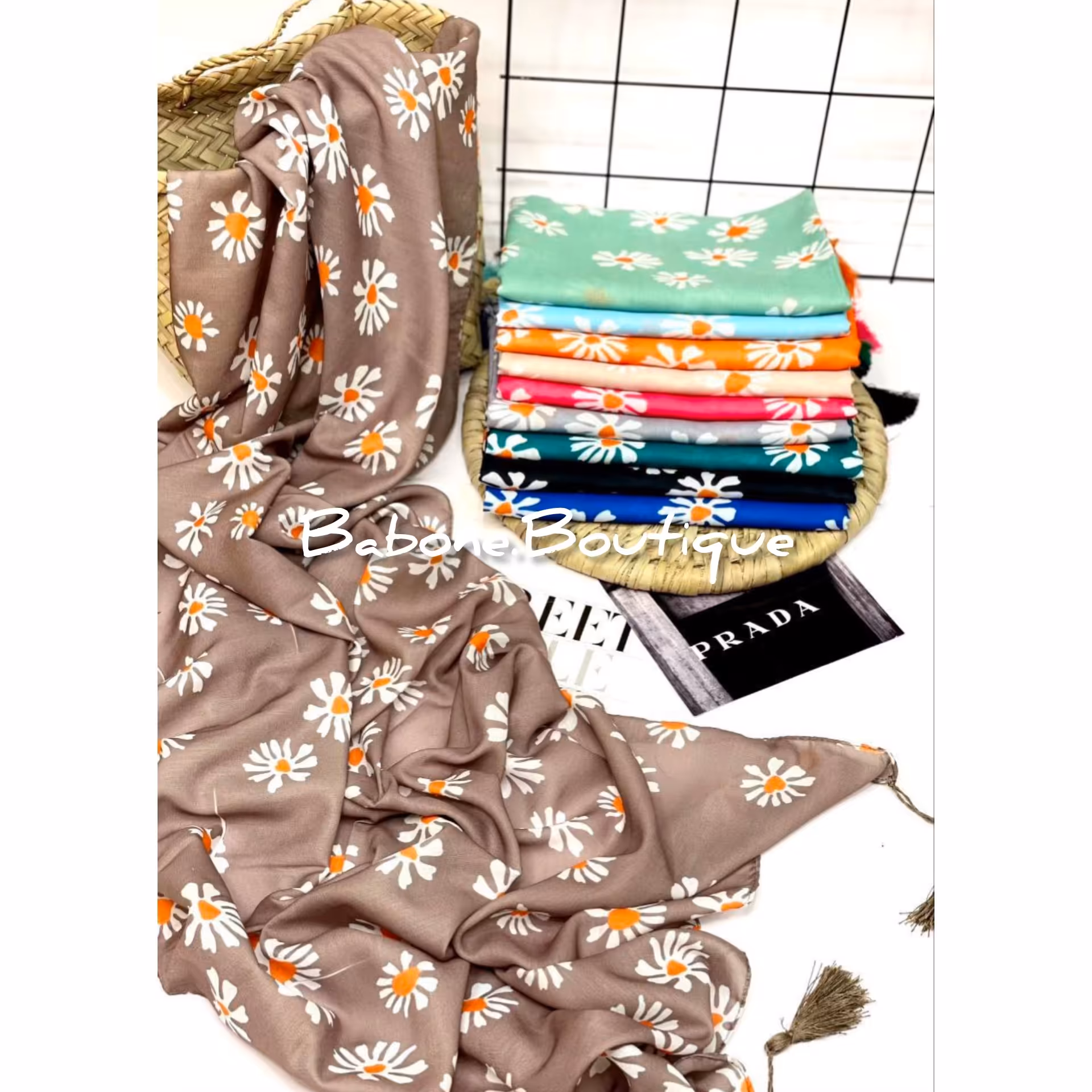 شال نخی منگوله دار طرح گل در رنگ بندی سبز شکلاتی مشکی کرم آبی طوسی نارنجی فیروزه ای سبز سرخابی