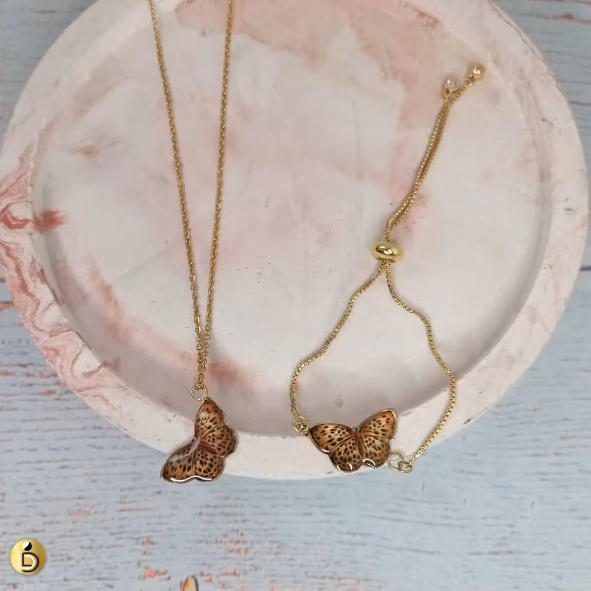 ست گردنبند و دستبند