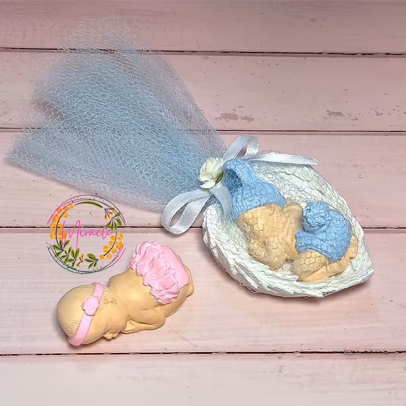 گیفت نوزاد با تور و طراحی لیبل اسم کودک