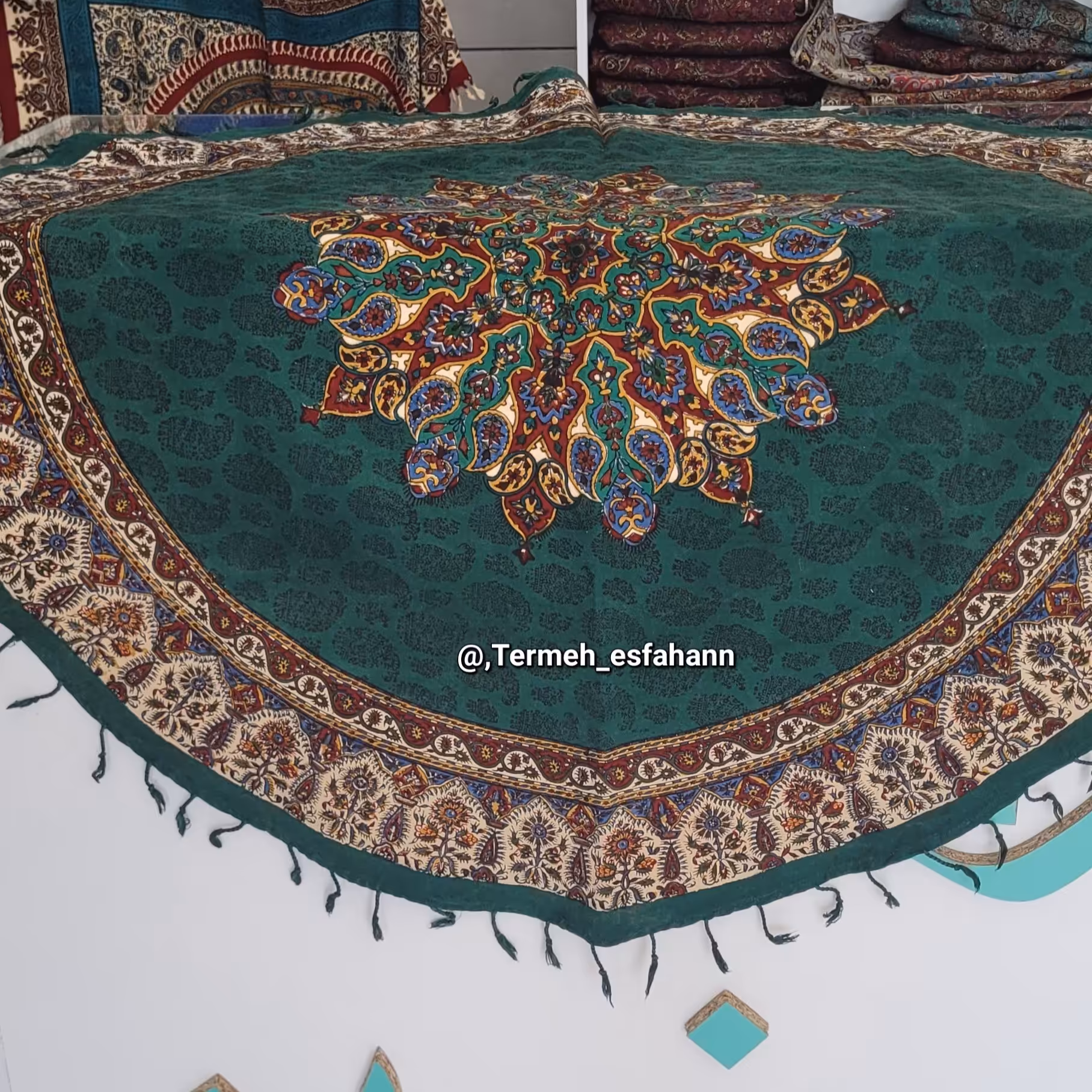 سفره قلمکار گرد ترنج ریشه رنگی سبز رنگ 