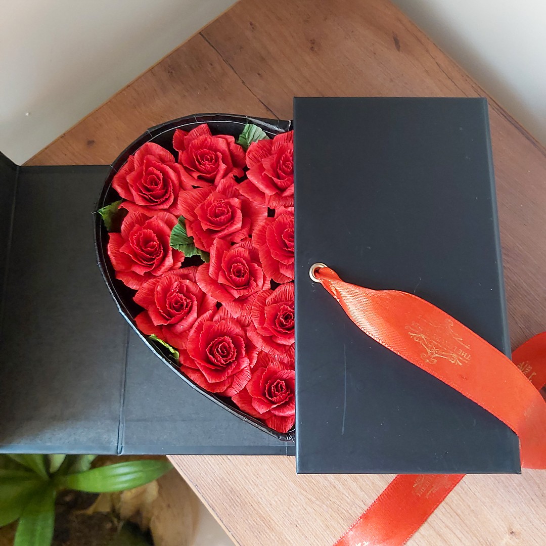 باکس گل رز قلبی درب دار