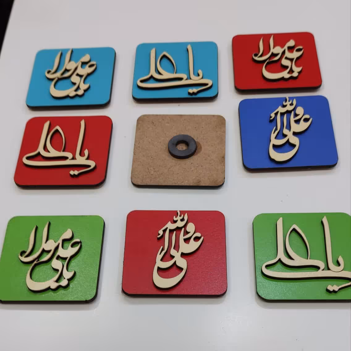 مگنت های چوبی  آهن ربایی ویژه عید غدیر  در طرح و رنگهای متنوع 